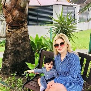 Meet your Posher, Mona